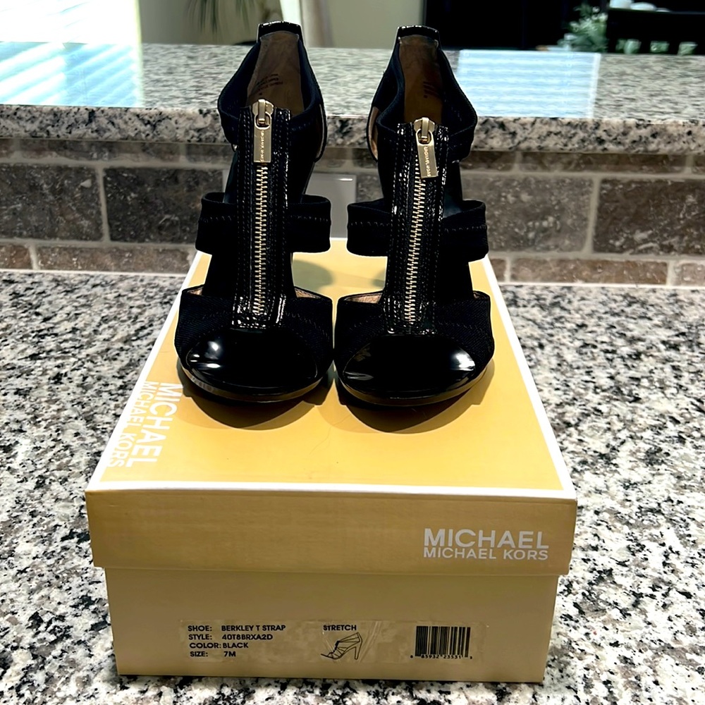 Michael Kors gently worn Berkeley T Strap stretch heels